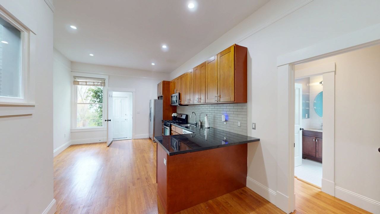 1728 Waller St - Photo 5 of 17