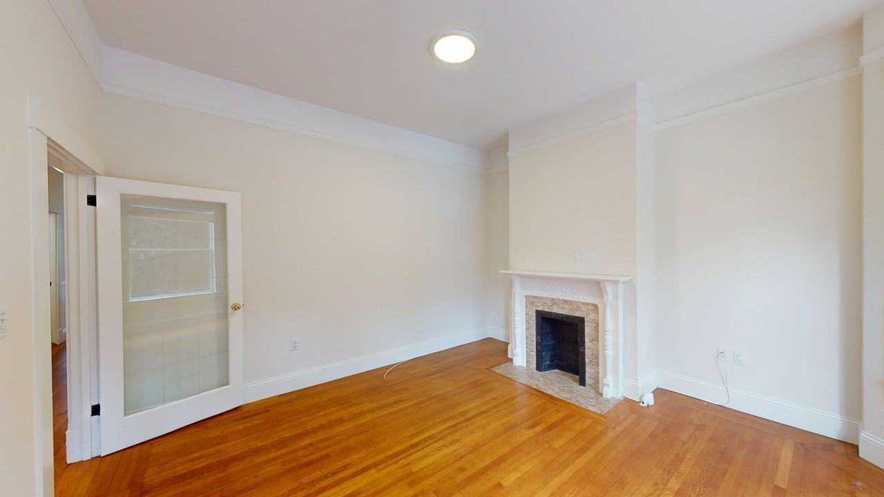 1728 Waller St - Photo 7 of 17