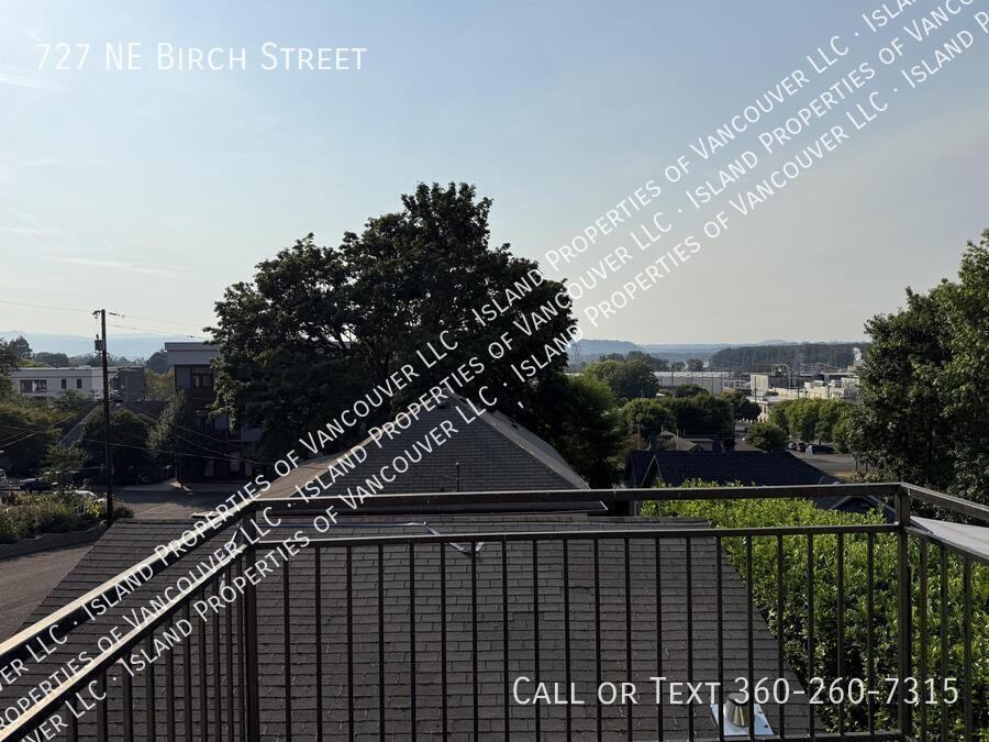 727 Ne Birch St - Photo 3 of 3