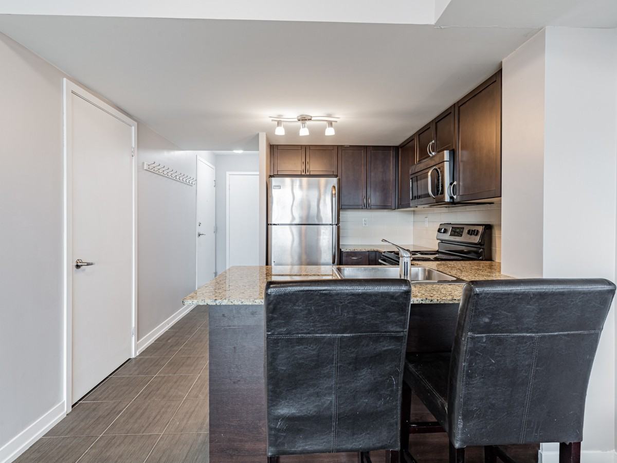816 Lansdowne Avenue #1302 - Photo 5 of 23