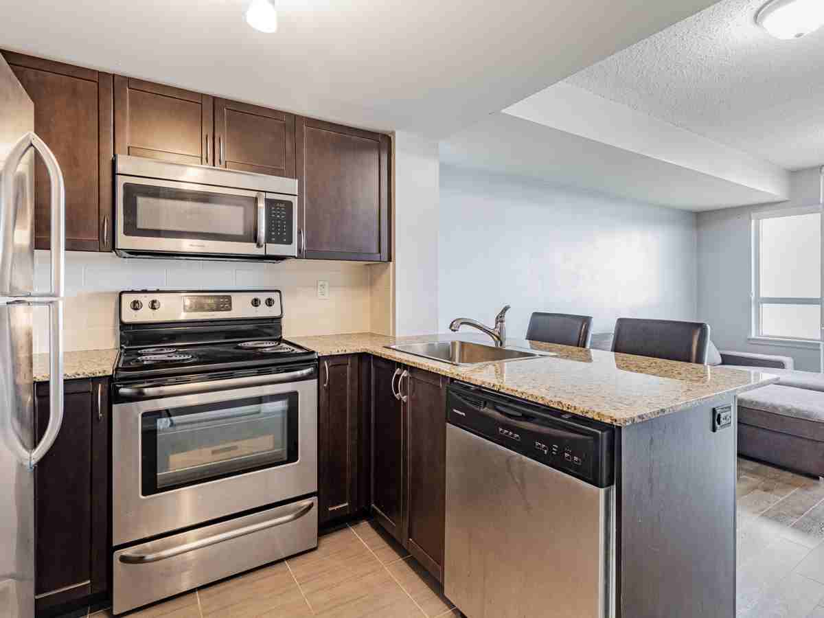 816 Lansdowne Avenue #1302 - Photo 6 of 23