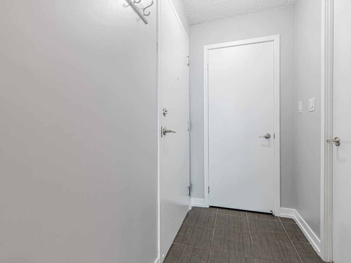 816 Lansdowne Avenue #1302 - Photo 3 of 23