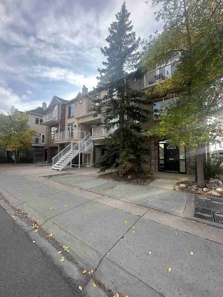 1215 12 St Sw - Photo 5 of 38