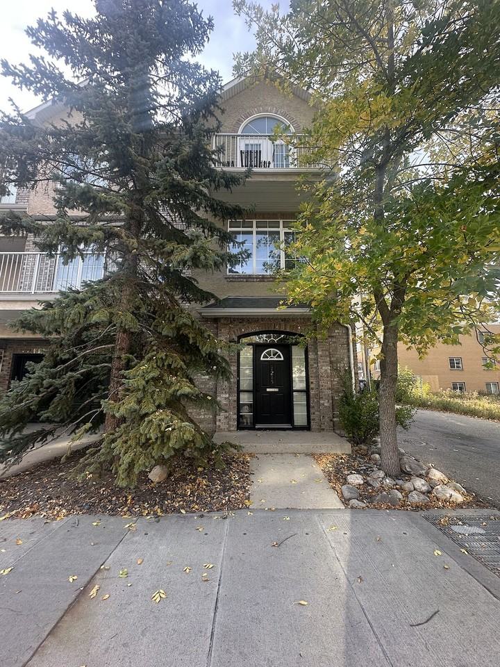 1215 12 St Sw - Photo 6 of 38