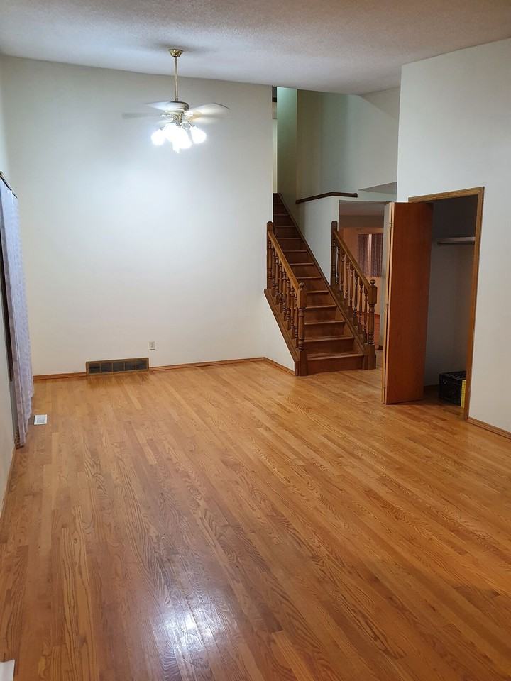 3924 14 Ave Ne - Photo 3 of 16