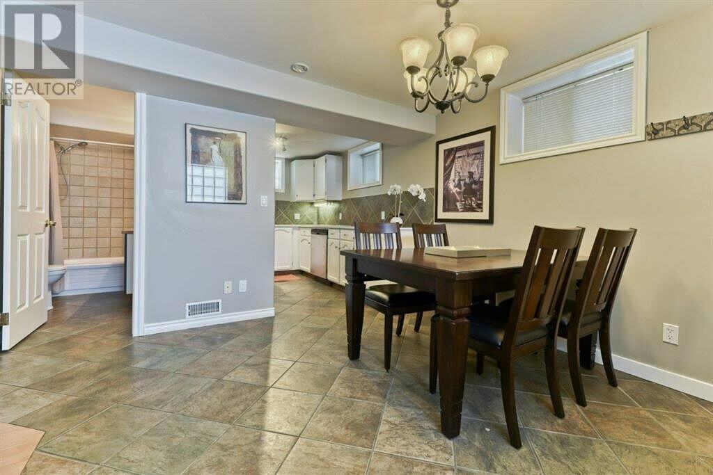 335 47 Ave Sw - Photo 2 of 7