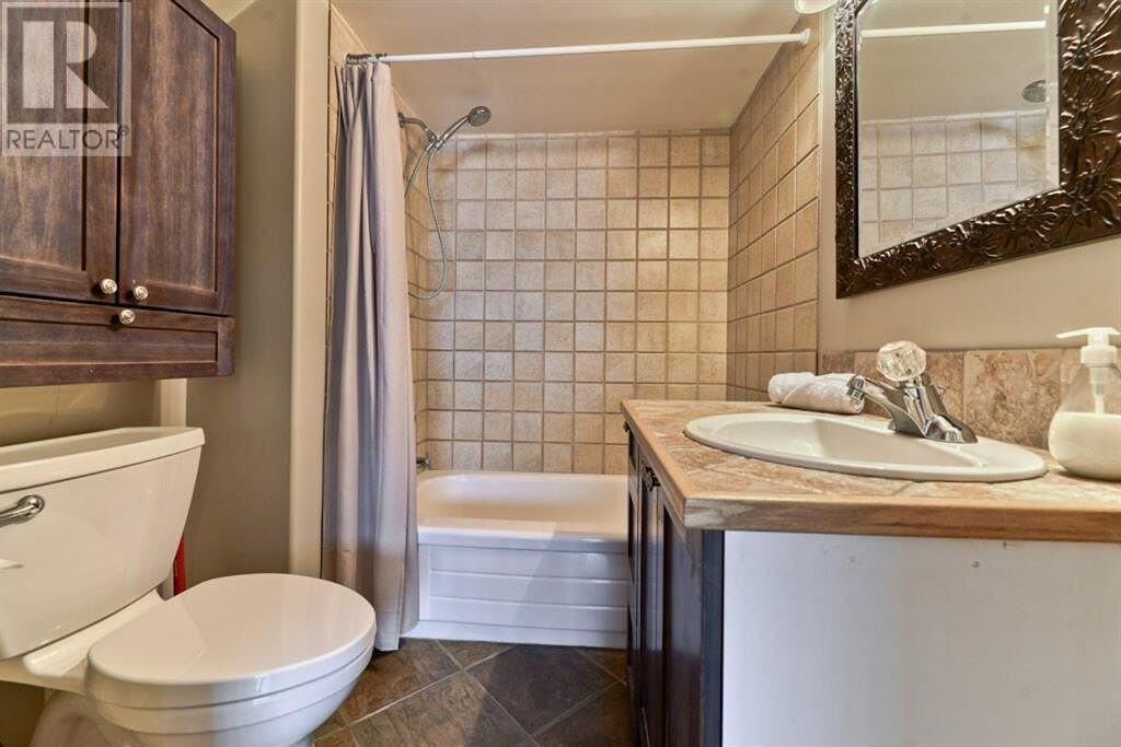 335 47 Ave Sw - Photo 6 of 7