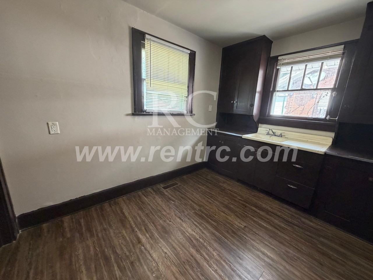 1220 Harmon St - Photo 2 of 14