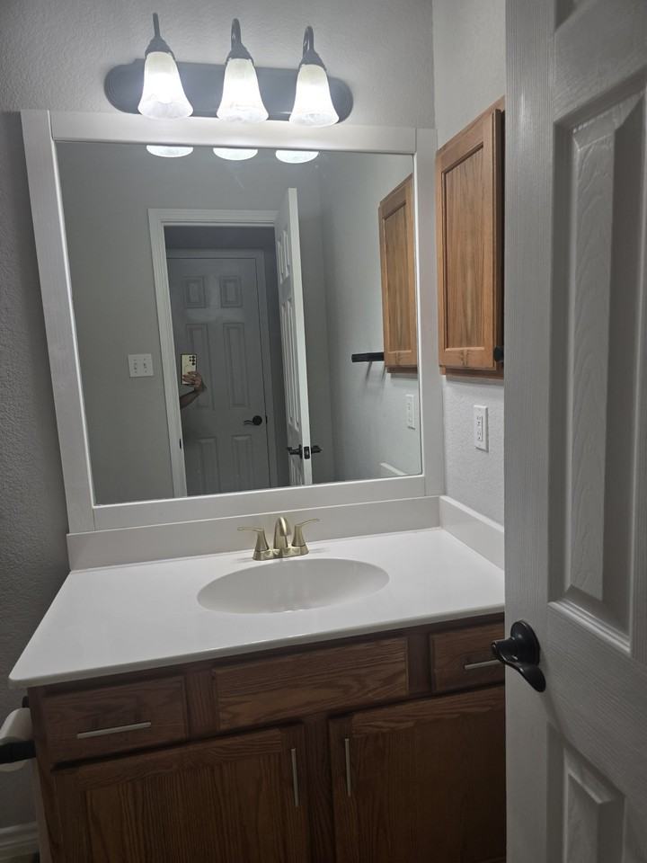 1708 Red Oak Ct #NA - Photo 5 of 8