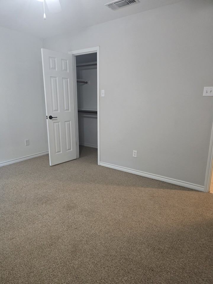 1708 Red Oak Ct #NA - Photo 6 of 8