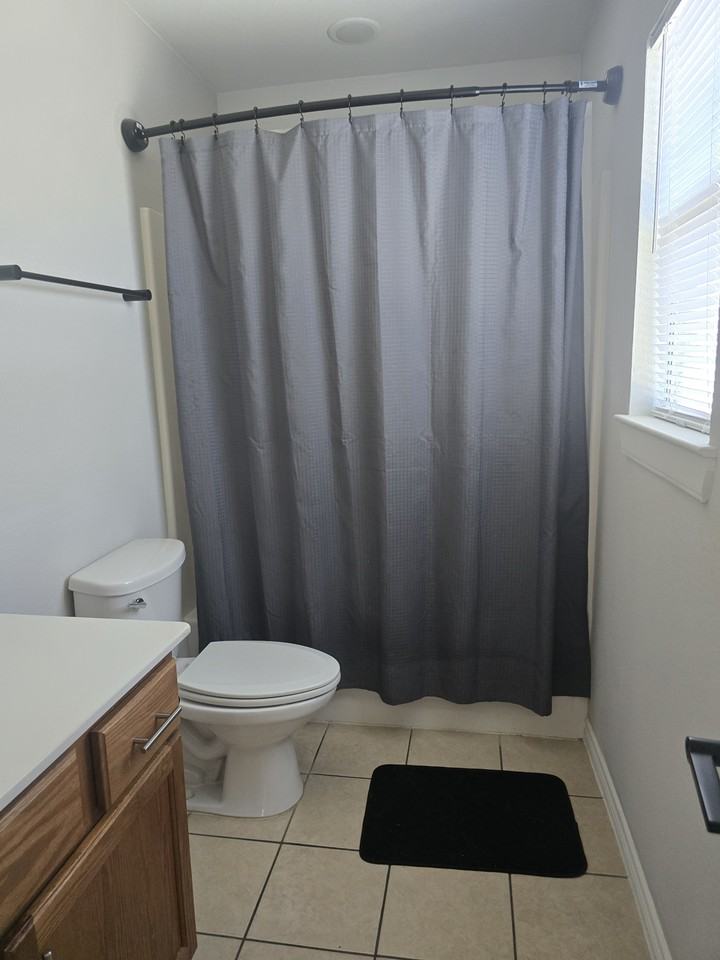 1708 Red Oak Ct #NA - Photo 7 of 8