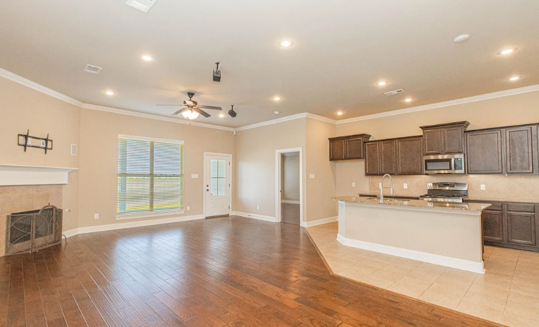 231 Forest Grove Dr #NA - Photo 4 of 10