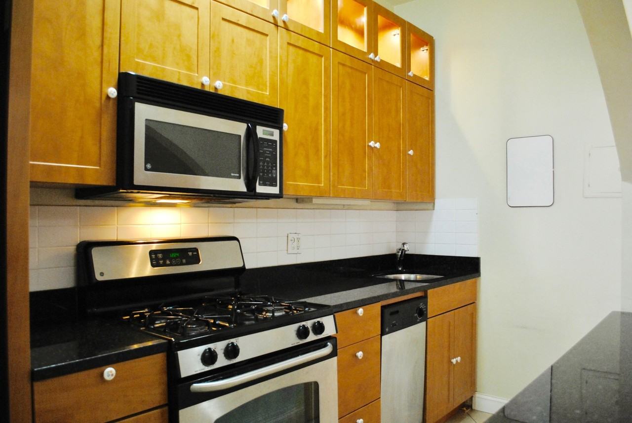 160 Saint Botolph St #4 - Photo 4 of 9
