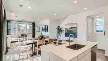 featured image of 560 Aspen Ave #NA