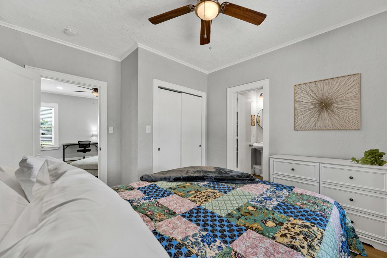1003 W Cypress Ave #B - Photo 2 of 17
