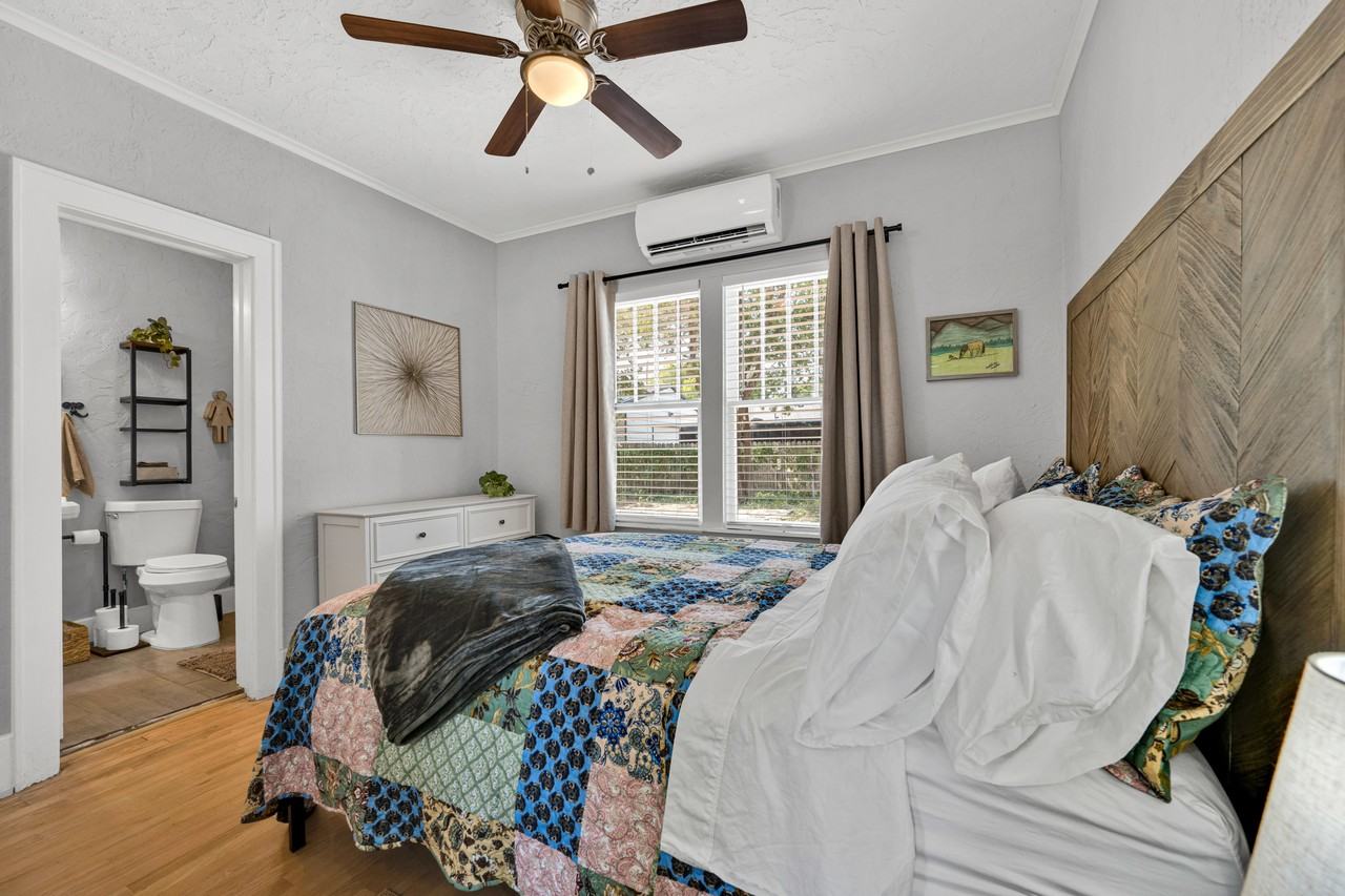 1003 W Cypress Ave #B - Photo 3 of 17