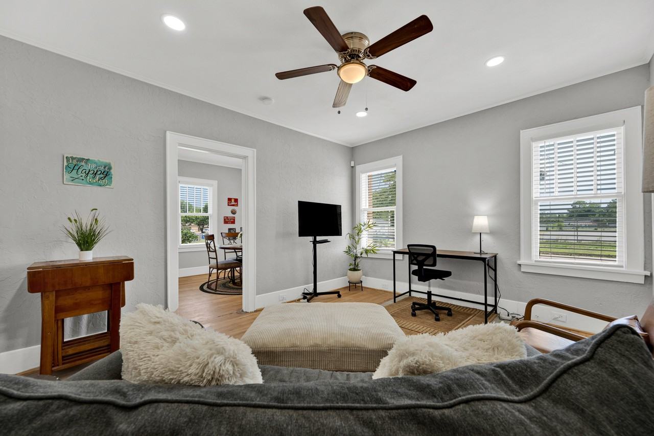 1003 W Cypress Ave #B - Photo 6 of 17