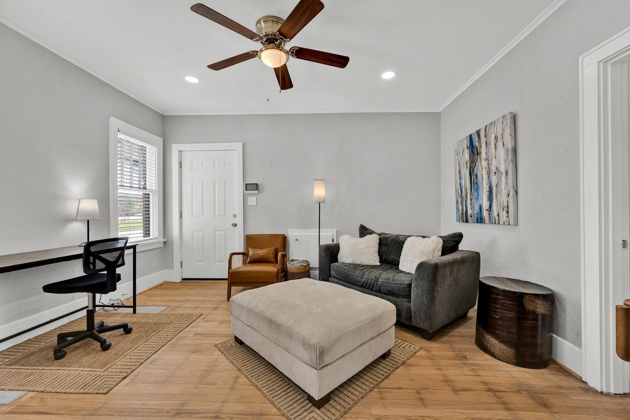 1003 W Cypress Ave #B - Photo 7 of 17