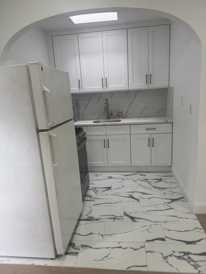 125 Ainslie St #2 - Photo 3 of 5