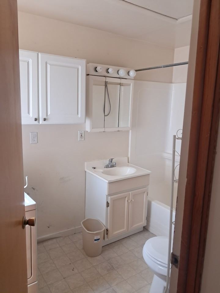 253 Hudson Ave #NA - Photo 6 of 10