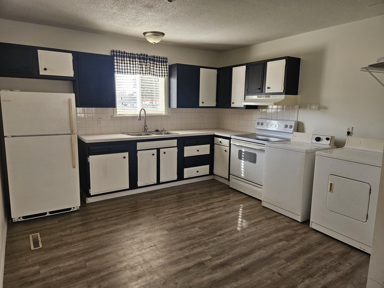 614 S Mill St #B - Photo 2 of 6