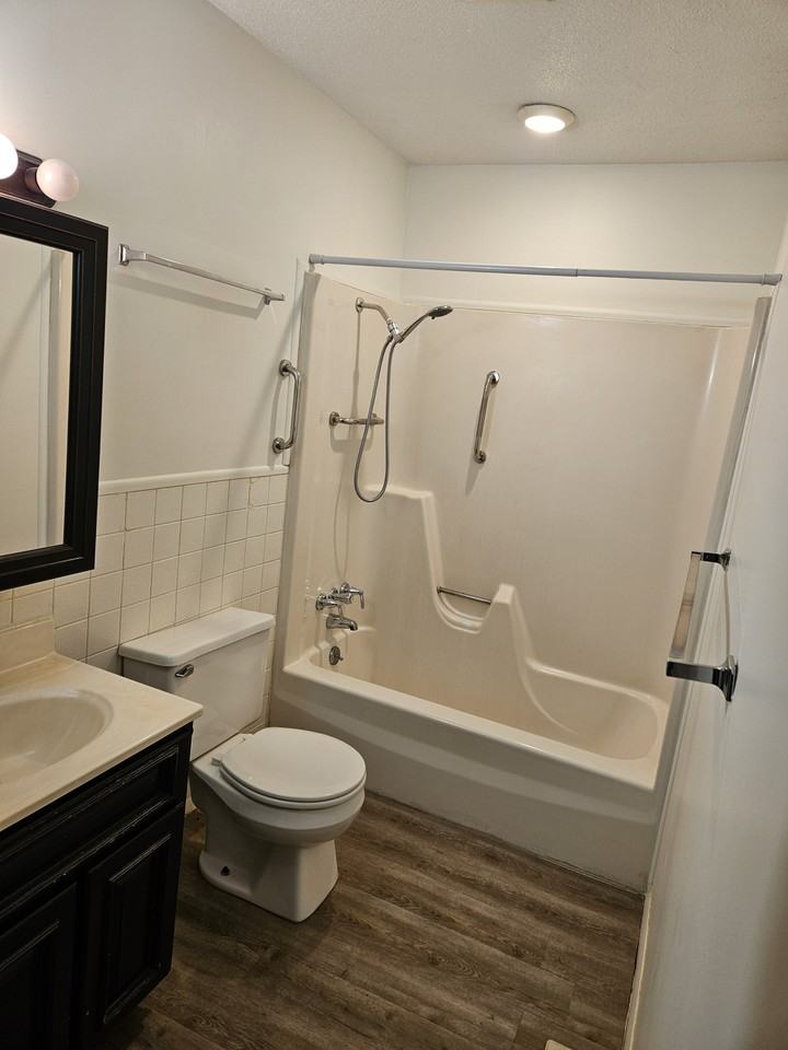 614 S Mill St #B - Photo 3 of 6