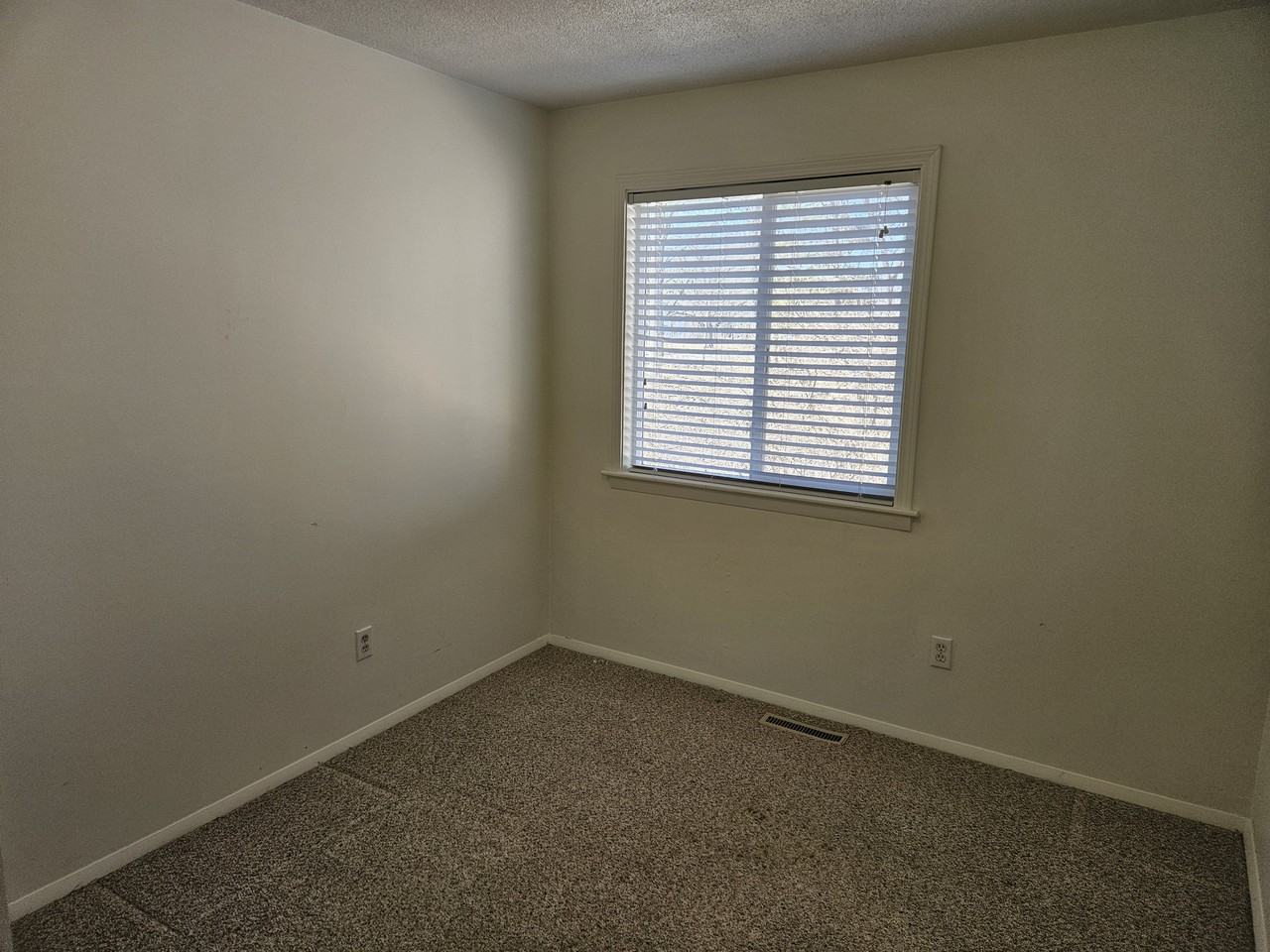 614 S Mill St #B - Photo 5 of 6