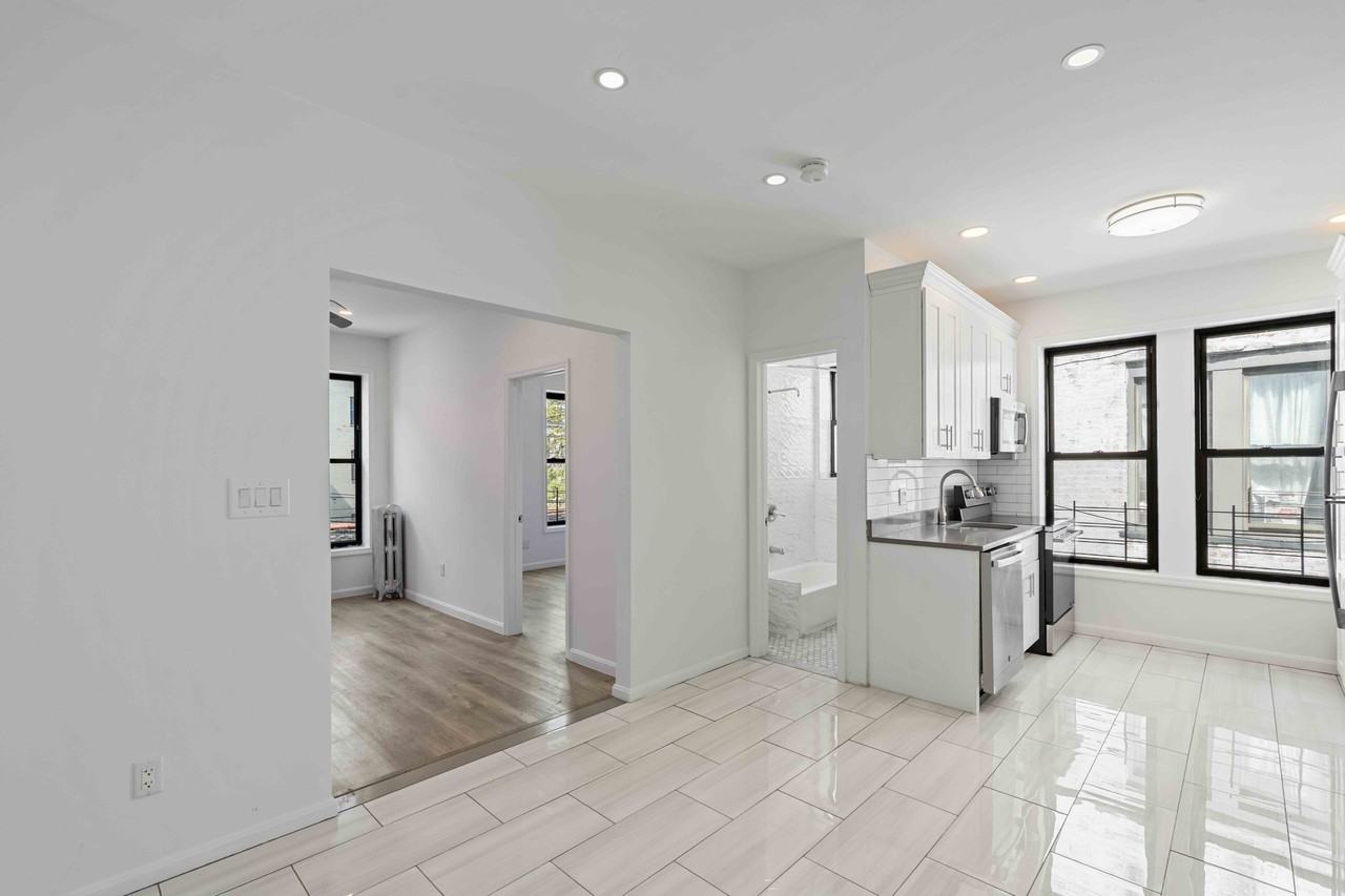 2077 Dean St - Photo 2 of 7