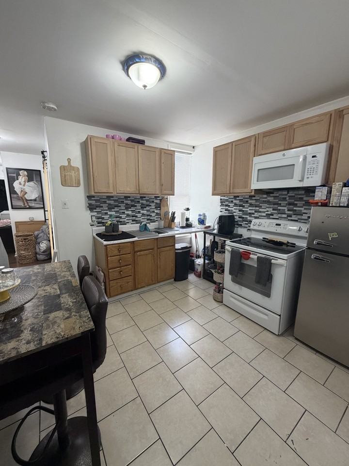 3006 W Cumberland St #2 - Photo 5 of 11