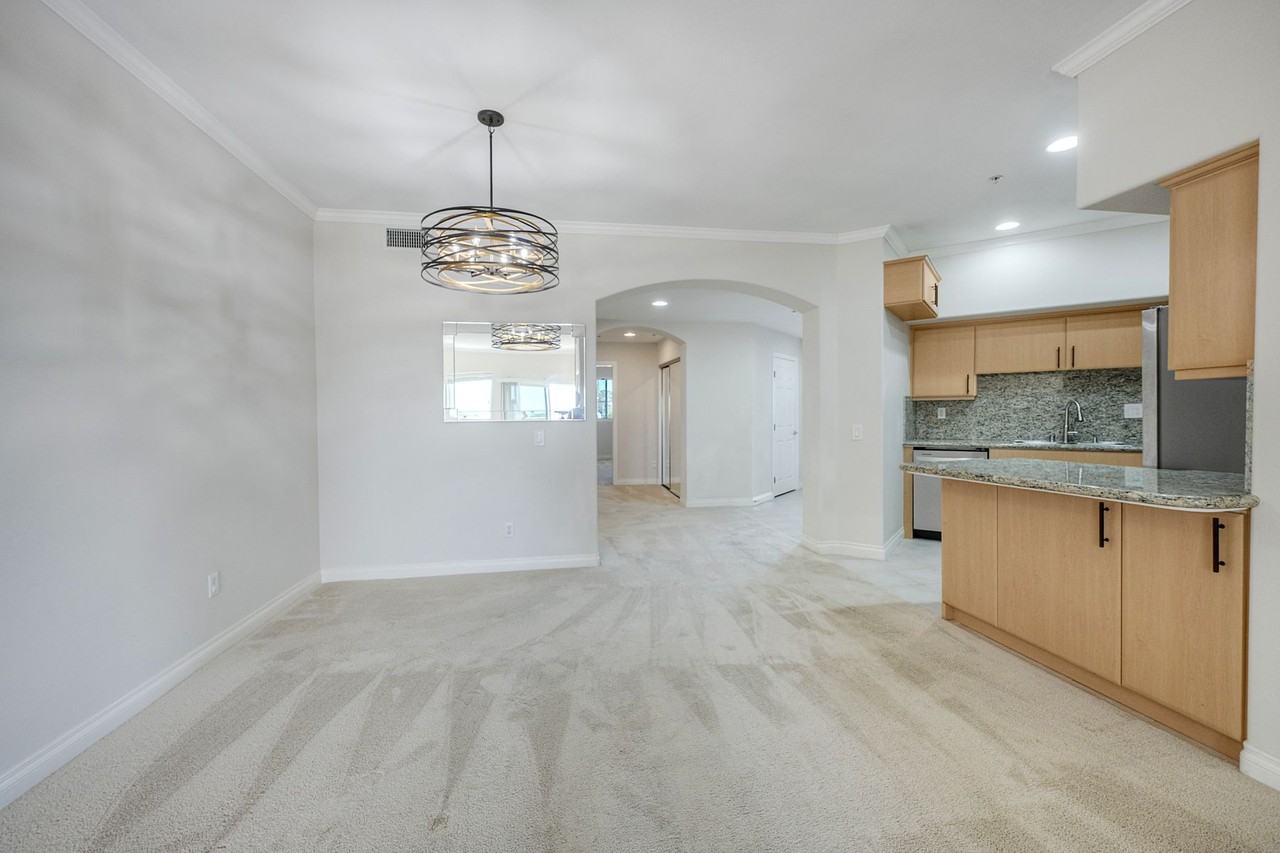 314 N Nevada St #15 - Photo 3 of 26
