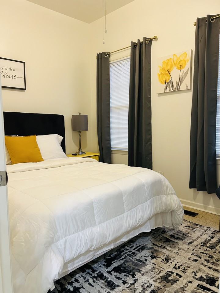 605 N Jackson St #B - Photo 7 of 11