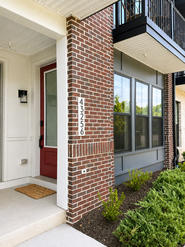 43256 Farringdon Sq - Photo 2 of 28