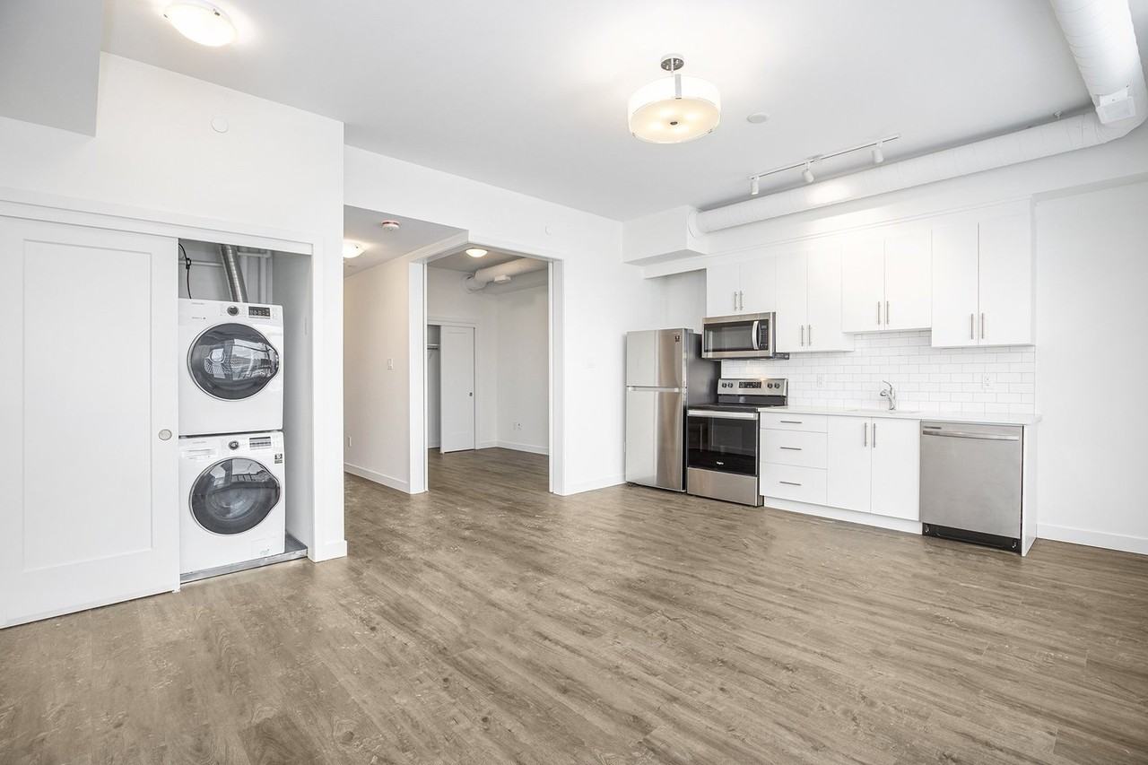386 Richmond Rd - Photo 4 of 10