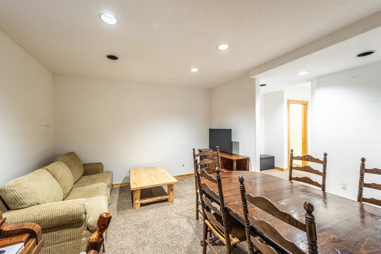 11 Hackamore Rd - Photo 3 of 13