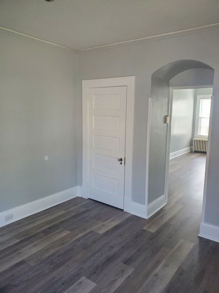 309 Montague St - Photo 7 of 13