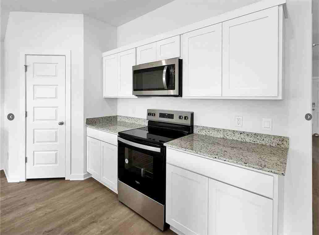 550 Riggs St - Photo 3 of 19