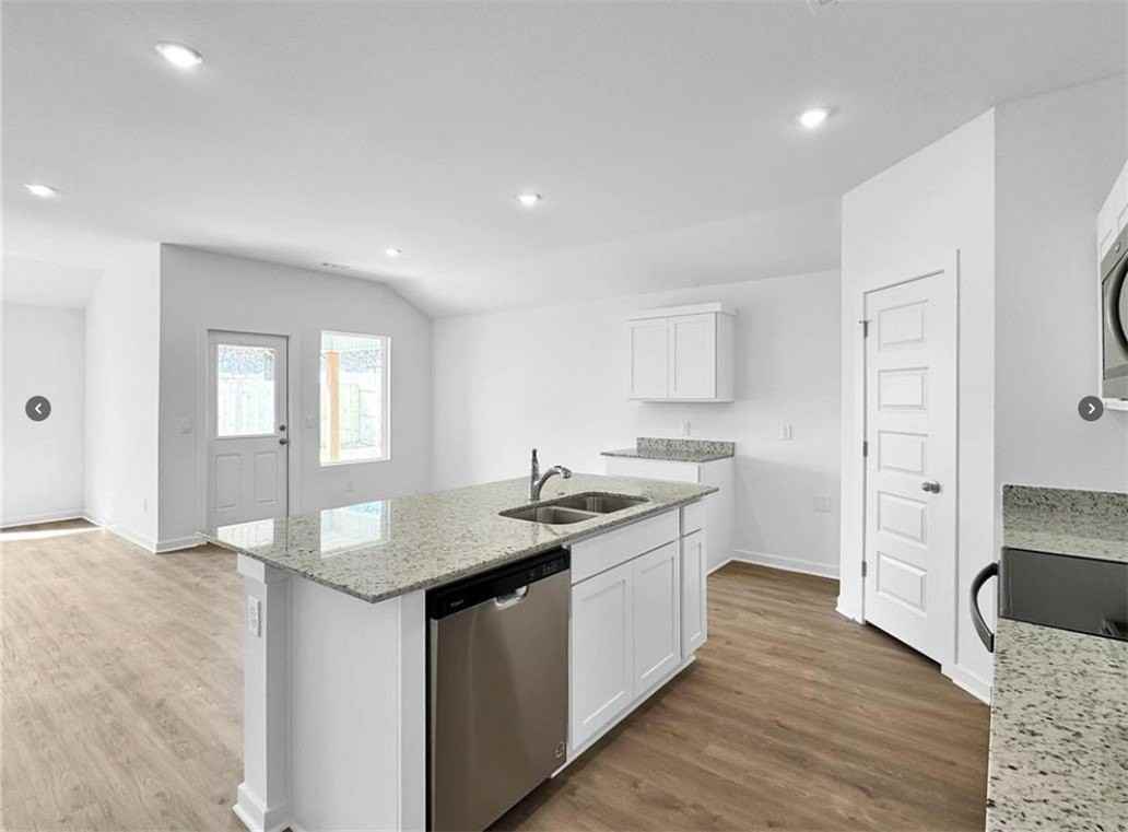 550 Riggs St - Photo 4 of 19