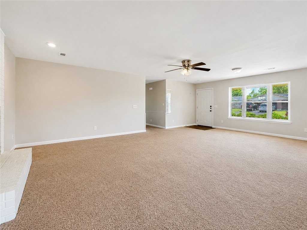 1903 Jean St - Photo 4 of 16