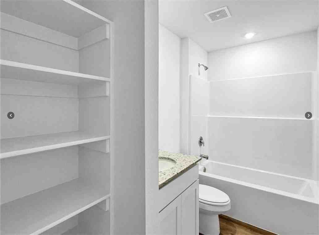571 Riggs St - Photo 7 of 19