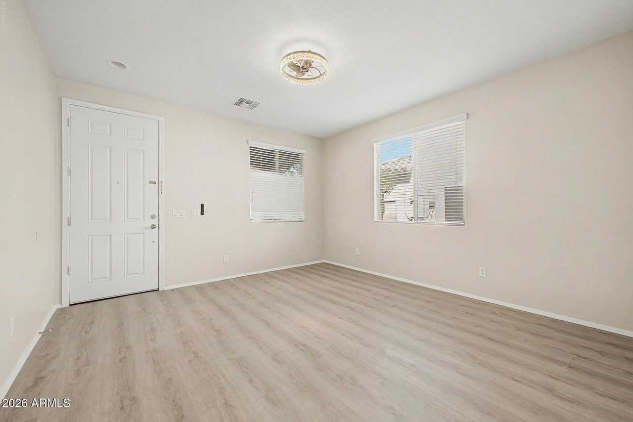 955 E Euclid Ave - Photo 5 of 41