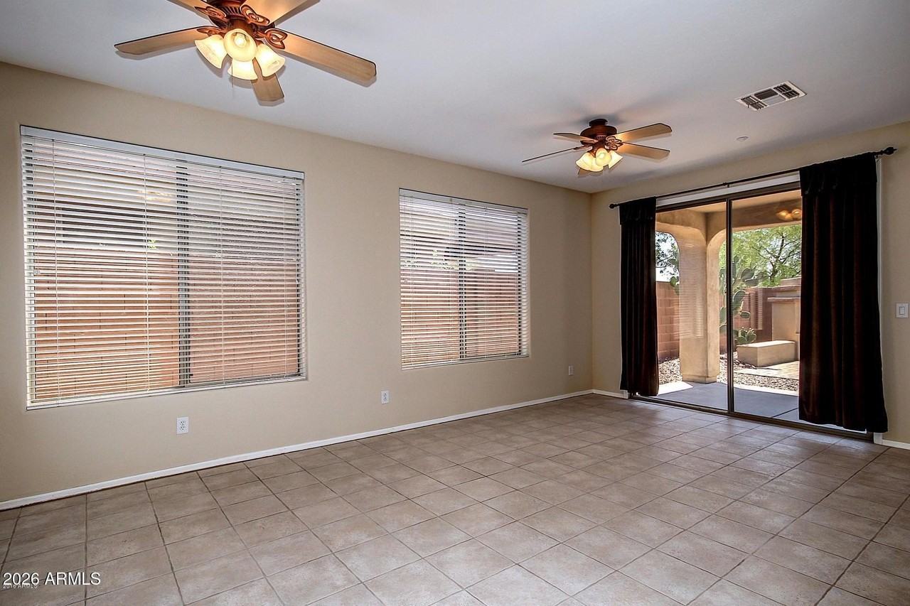 2461 W Muirfield Dr - Photo 2 of 21