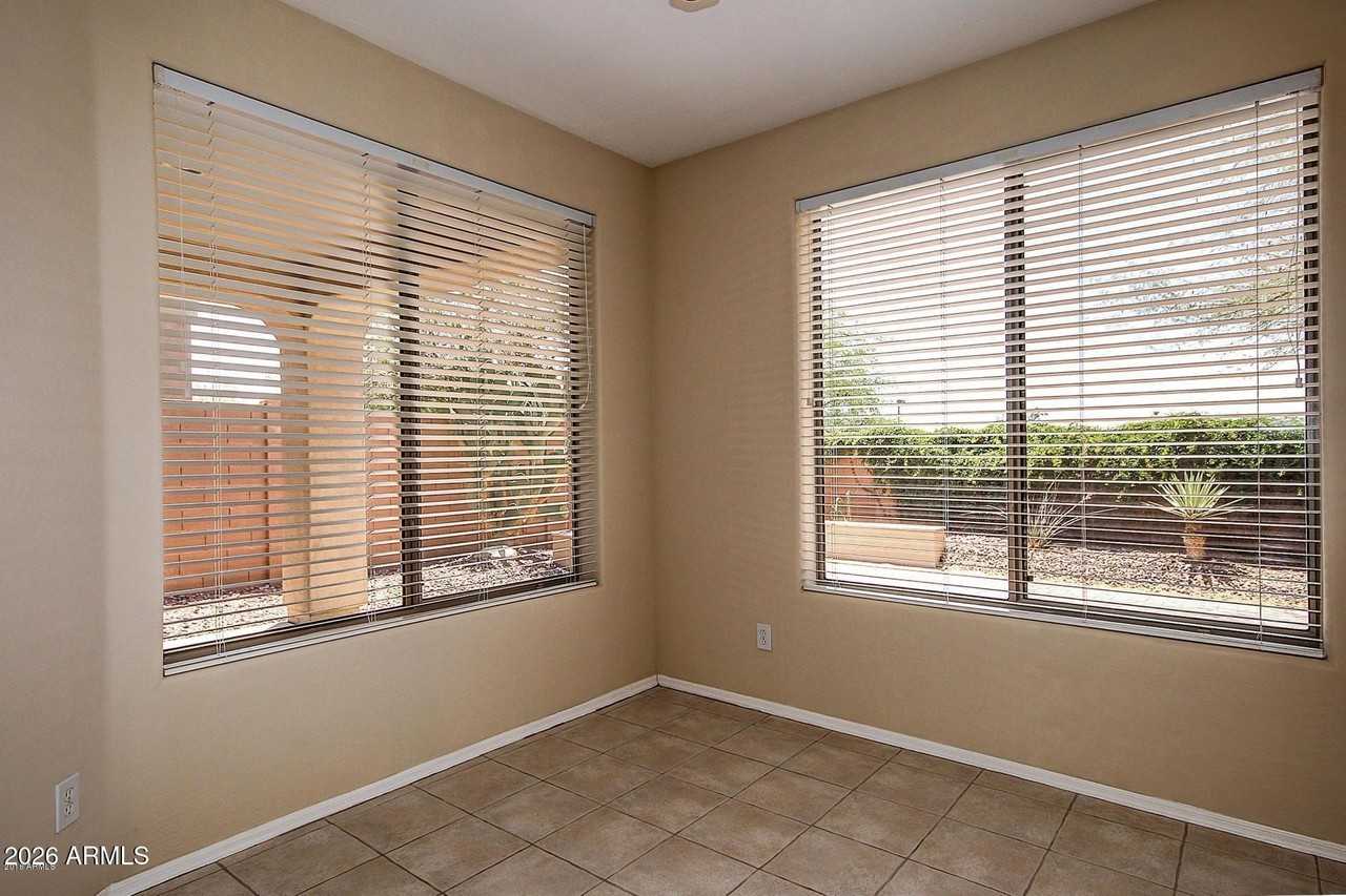 2461 W Muirfield Dr - Photo 5 of 21