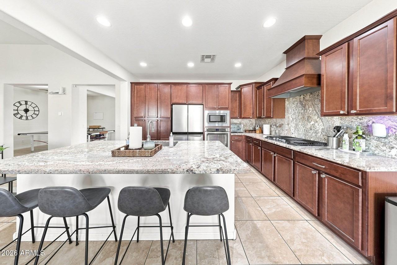 9026 W Ruth Ave - Photo 4 of 31
