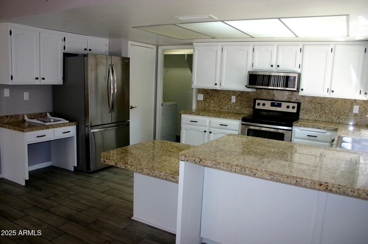 2217 S Las Flores - Photo 3 of 19