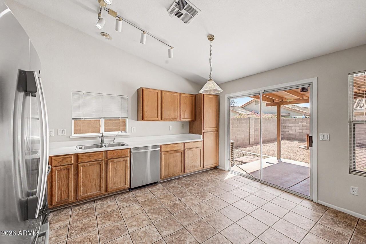 9969 W Mackenzie Dr - Photo 4 of 28