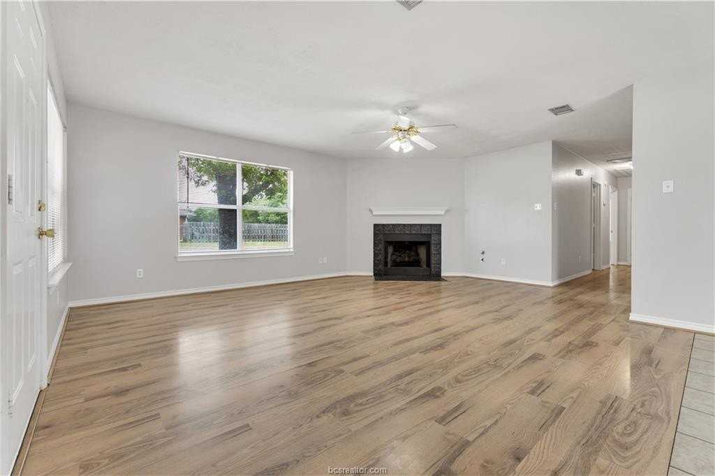 826 Azalea Ct - Photo 3 of 17