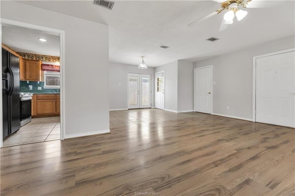 826 Azalea Ct - Photo 4 of 17