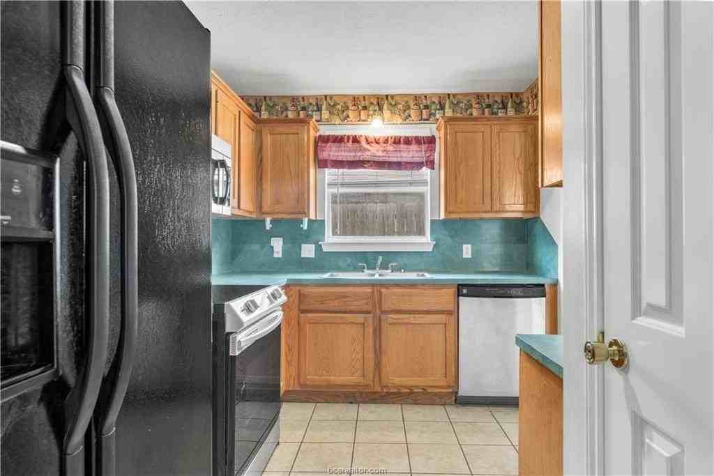 826 Azalea Ct - Photo 6 of 17