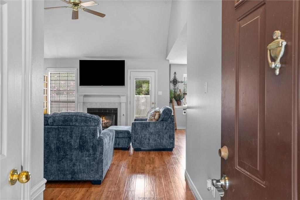 600 Coachlight Ct - Photo 5 of 45