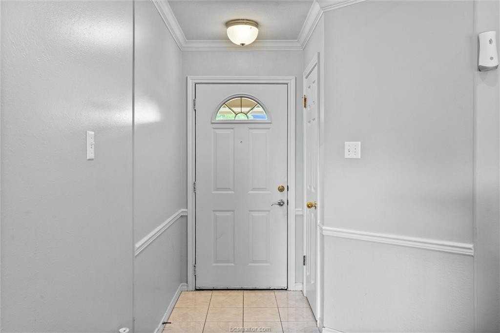 600 Coachlight Ct - Photo 6 of 45